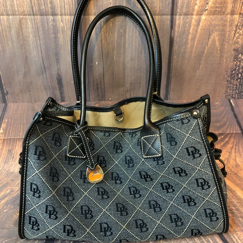 Women’s Dooney and Bourke handbag purse